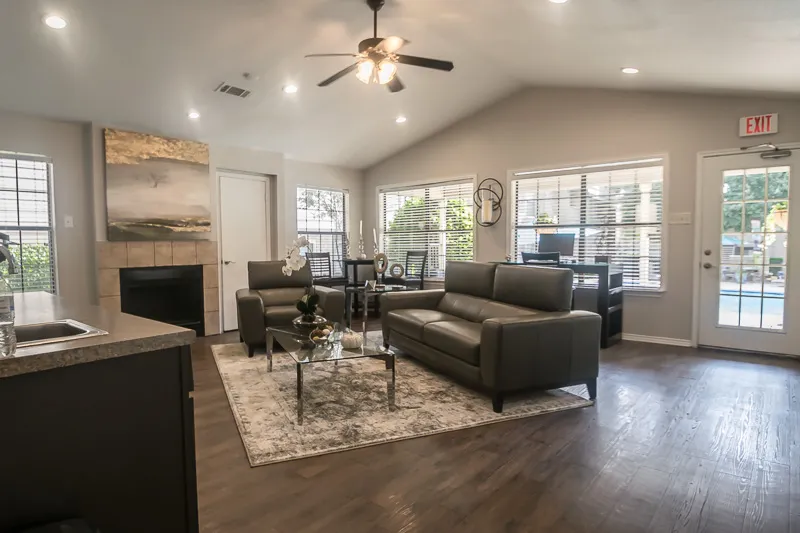 Fox Haven Apartments with Fireplace