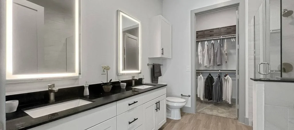 Jefferson Railhead Apartments Walk-in Shower