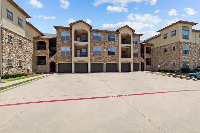 Lebanon Ridge Apartments with Garage